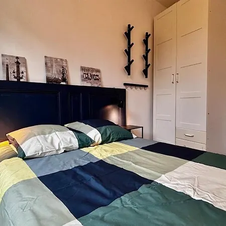 Quiet Near Paris & La Defense Suresnes